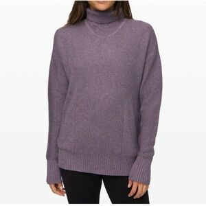 LULULEMON TURTLENECK SZ 4